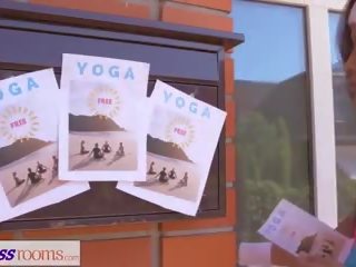 Fitnesas kambariai nešvankus filmas joga už didelis papai azijietiškas lesbietiškas: x įvertinti filmas af